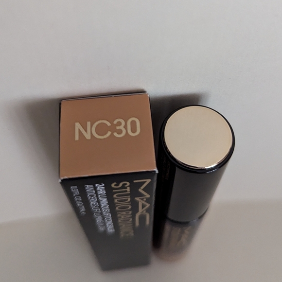 MAC Studio Radiance 24HR Luminous Lift Concealer - NC30 - Picture 2 of 2